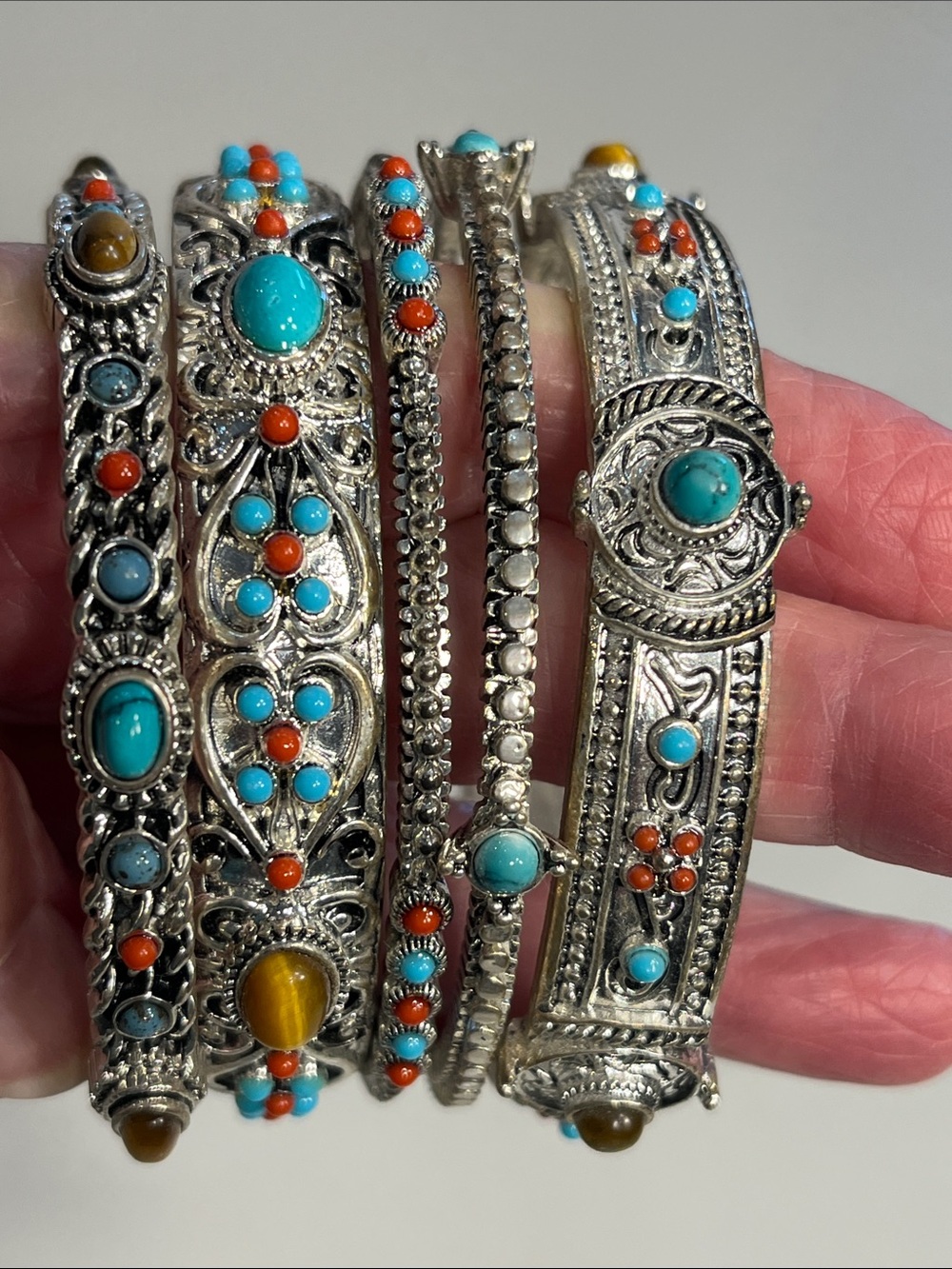 5 SilverTone Turquoise, Coral, Cat’s Eye Accent Bangle Bracelet Set. Faux stones - Picture 10 of 16